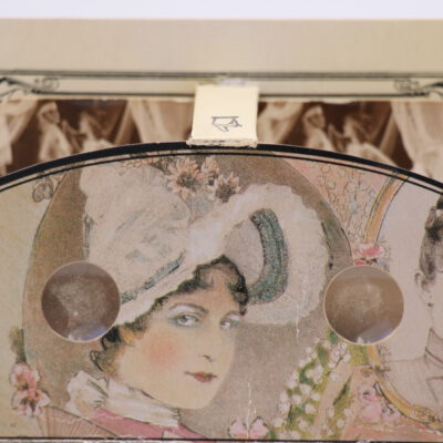 Kartonnen postkaartstereoscoop met erotische foto